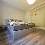 Klimaanlage, 5 Sterne Bahnhoftraum, Neu Zubuchbares Event, 333 Qm, 1200qm Garten, Virtueller Rundgang, Dachterrasse, Whirlpoolbadewanne Braunfels