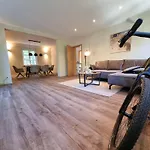 Villa Klimaanlage, 5 Sterne Bahnhoftraum, Neu Zubuchbares Event, 333 Qm, 1200qm Garten, Virtueller Rundgang, Dachterrasse, Whirlpoolbadewanne Braunfels