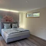 Klimaanlage, 5 Sterne Bahnhoftraum, Neu Zubuchbares Event, 333 Qm, 1200qm Garten, Virtueller Rundgang, Dachterrasse, Whirlpoolbadewanne Villa Braunfels