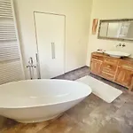Klimaanlage, 5 Sterne Bahnhoftraum, Neu Zubuchbares Event, 333 Qm, 1200qm Garten, Virtueller Rundgang, Dachterrasse, Whirlpoolbadewanne *