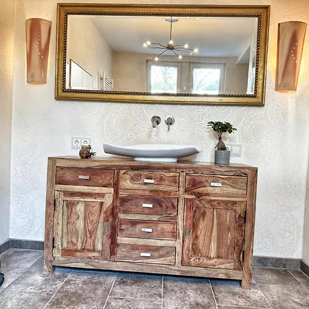 Vila Klimaanlage, 5 Sterne Bahnhoftraum, Neu Zubuchbares Event, 333 Qm, 1200qm Garten, Virtueller Rundgang, Dachterrasse, Whirlpoolbadewanne Braunfels