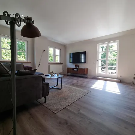 Vila Klimaanlage, 5 Sterne Bahnhoftraum, Neu Zubuchbares Event, 333 Qm, 1200qm Garten, Virtueller Rundgang, Dachterrasse, Whirlpoolbadewanne *