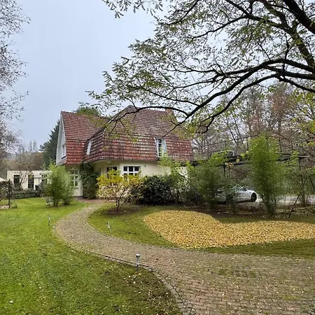 Klimaanlage, 5 Sterne Bahnhoftraum, 333 Qm, 1200qm Garten, Virtueller Rundgang, Dachterrasse, Whirlpoolbadewanne * Braunfels