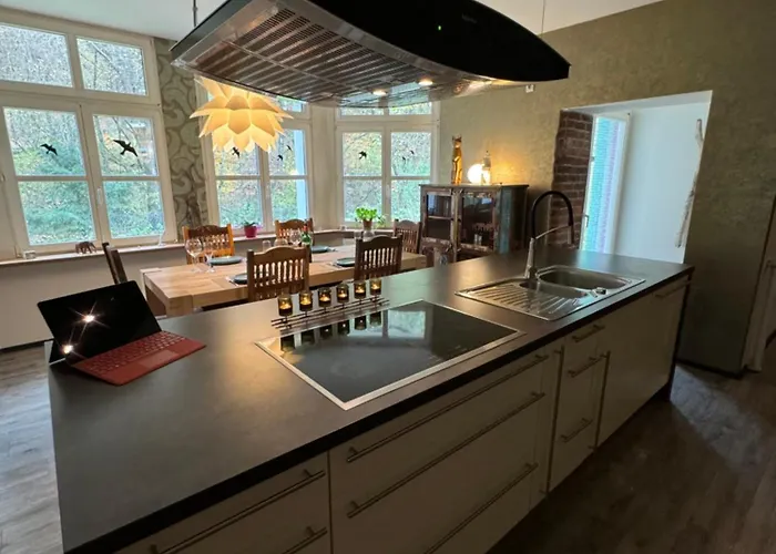 Vila Klimaanlage, 5 Sterne Bahnhoftraum, Neu Zubuchbares Event, 333 Qm, 1200qm Garten, Virtueller Rundgang, Dachterrasse, Whirlpoolbadewanne *