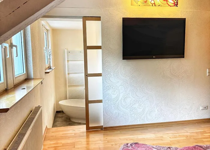 Klimaanlage, 5 Sterne Bahnhoftraum, Neu Zubuchbares Event, 333 Qm, 1200qm Garten, Virtueller Rundgang, Dachterrasse, Whirlpoolbadewanne Braunfels