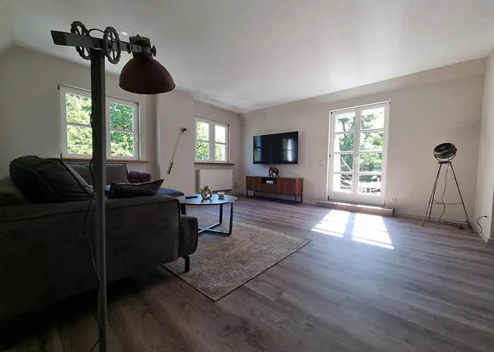 Vila Klimaanlage, 5 Sterne Bahnhoftraum, Neu Zubuchbares Event, 333 Qm, 1200qm Garten, Virtueller Rundgang, Dachterrasse, Whirlpoolbadewanne *