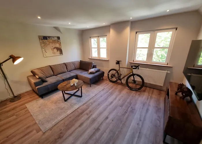 Klimaanlage, 5 Sterne Bahnhoftraum, Neu Zubuchbares Event, 333 Qm, 1200qm Garten, Virtueller Rundgang, Dachterrasse, Whirlpoolbadewanne