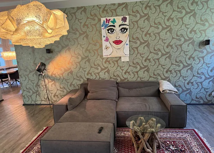 Klimaanlage, 5 Sterne Bahnhoftraum, Neu Zubuchbares Event, 333 Qm, 1200qm Garten, Virtueller Rundgang, Dachterrasse, Whirlpoolbadewanne * Braunfels