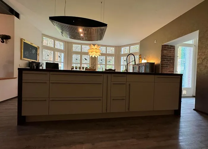 Klimaanlage, 5 Sterne Bahnhoftraum, Neu Zubuchbares Event, 333 Qm, 1200qm Garten, Virtueller Rundgang, Dachterrasse, Whirlpoolbadewanne Braunfels